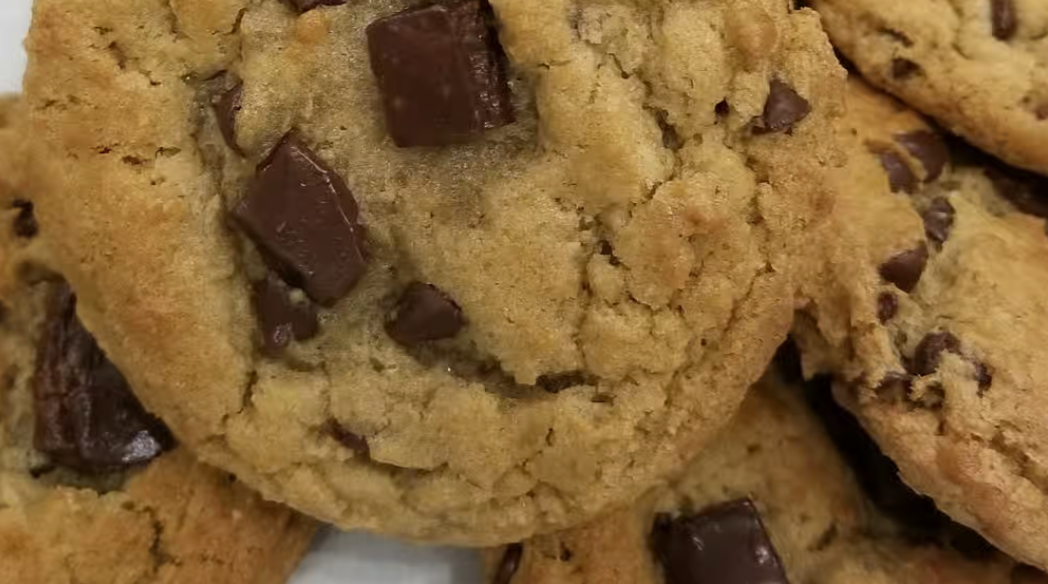 Giant Chocolate Chunk Cookie