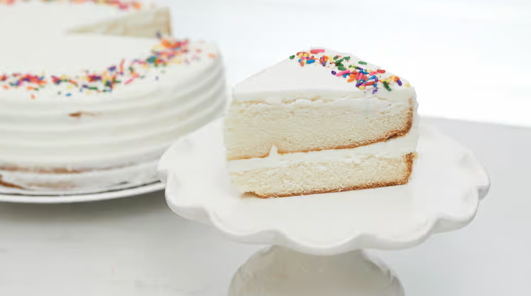 Classic Vanilla Cake w/Vanilla Buttercream Slice