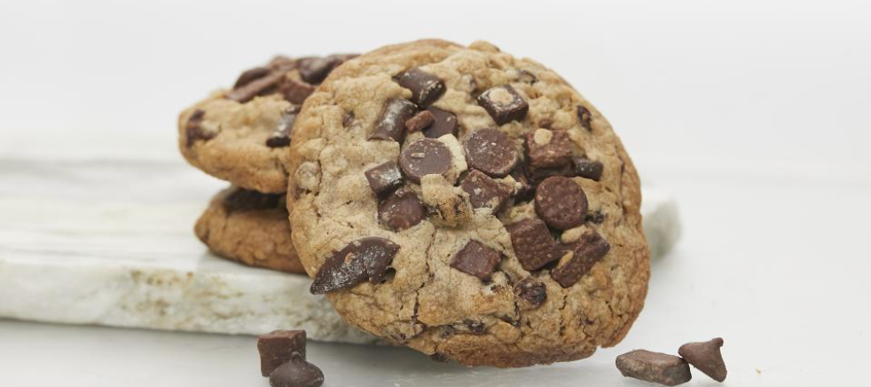 Giant Oatmeal Cinnamon Chocolate Cookie